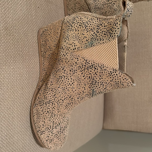 Toms Wedge booties, size 7.5 - Picture 5 of 8
